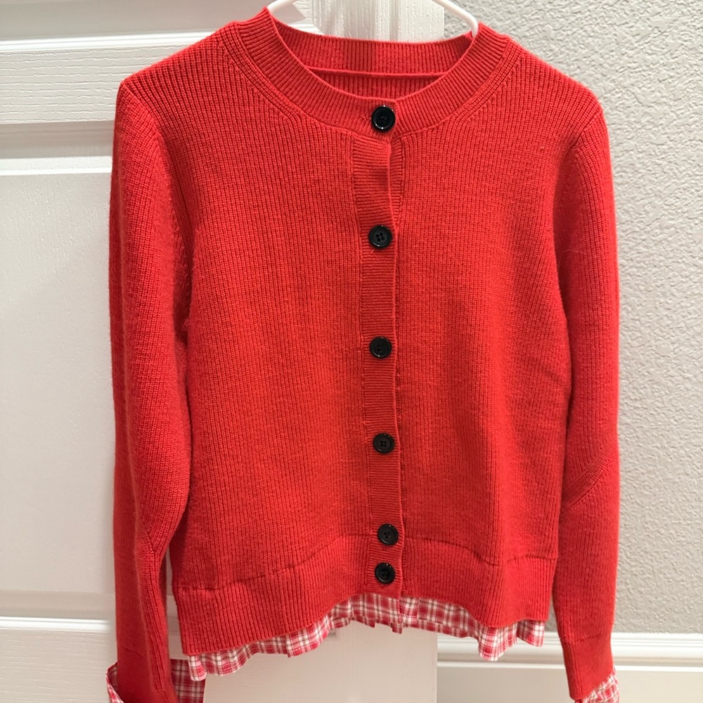Red cardigan with check pattern